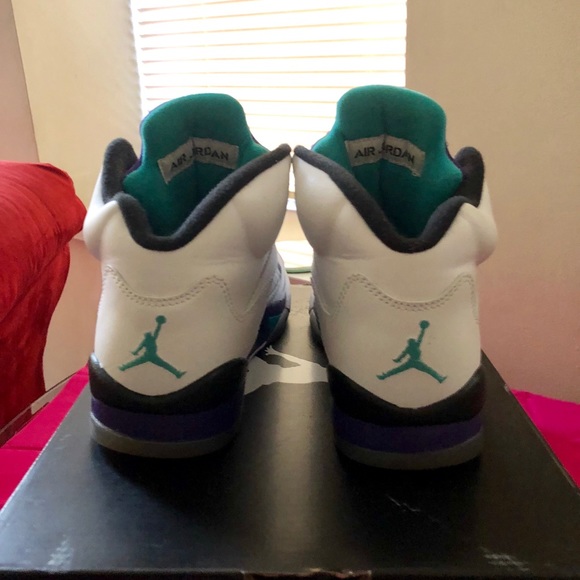 Air Jordan 5 Retro “Fresh Prince - Grapes” - Picture 3 of 8